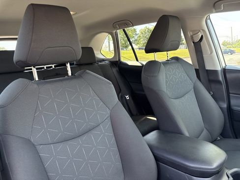 Used 2024 Toyota RAV4 XLE FWD image 24