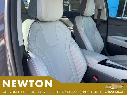 Used 2023 Hyundai Elantra Limited FWD image 25