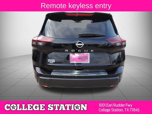 Certified 2026 Nissan Rogue SV w/ SV Premium Package FWD image 5