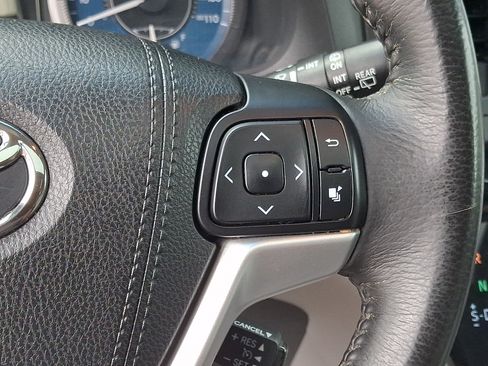 Used 2017 Toyota Sienna XLE Premium FWD image 24