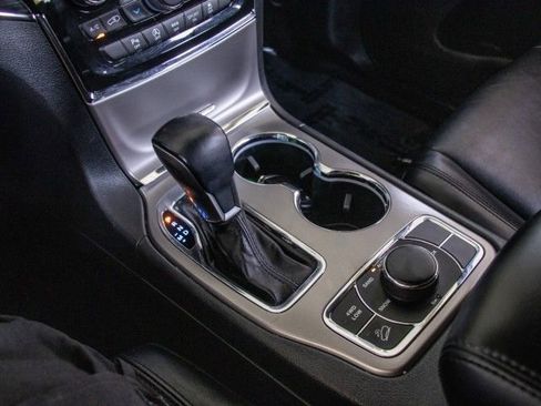 Used 2022 Jeep Grand Cherokee Limited image 17