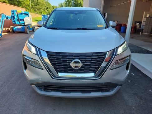 Used 2023 Nissan Rogue SV FWD image 2