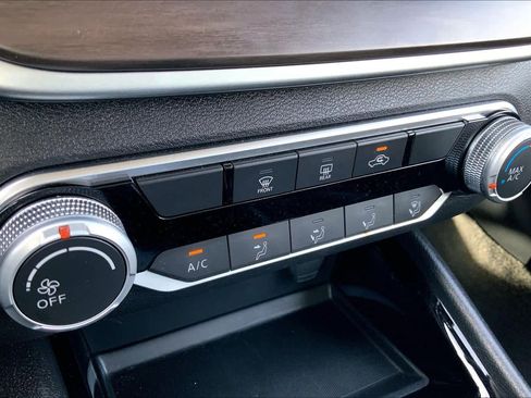 Used 2024 Nissan Altima 2.5 SV image 29