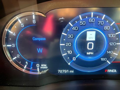 Used 2018 Cadillac Escalade Platinum AWD/4WD image 16