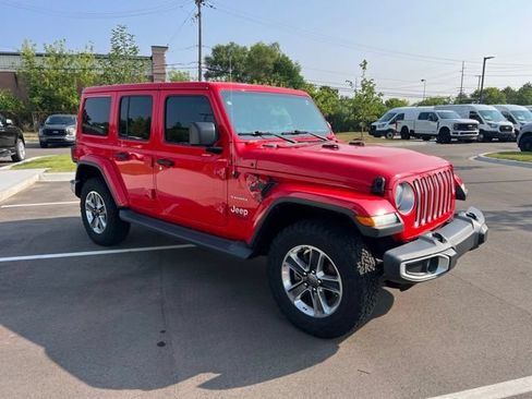 Used 2018 Jeep Wrangler Unlimited Sahara AWD/4WD image 3