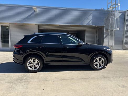 Certified 2025 Audi Q5 Premium w/ Convenience Package image 4