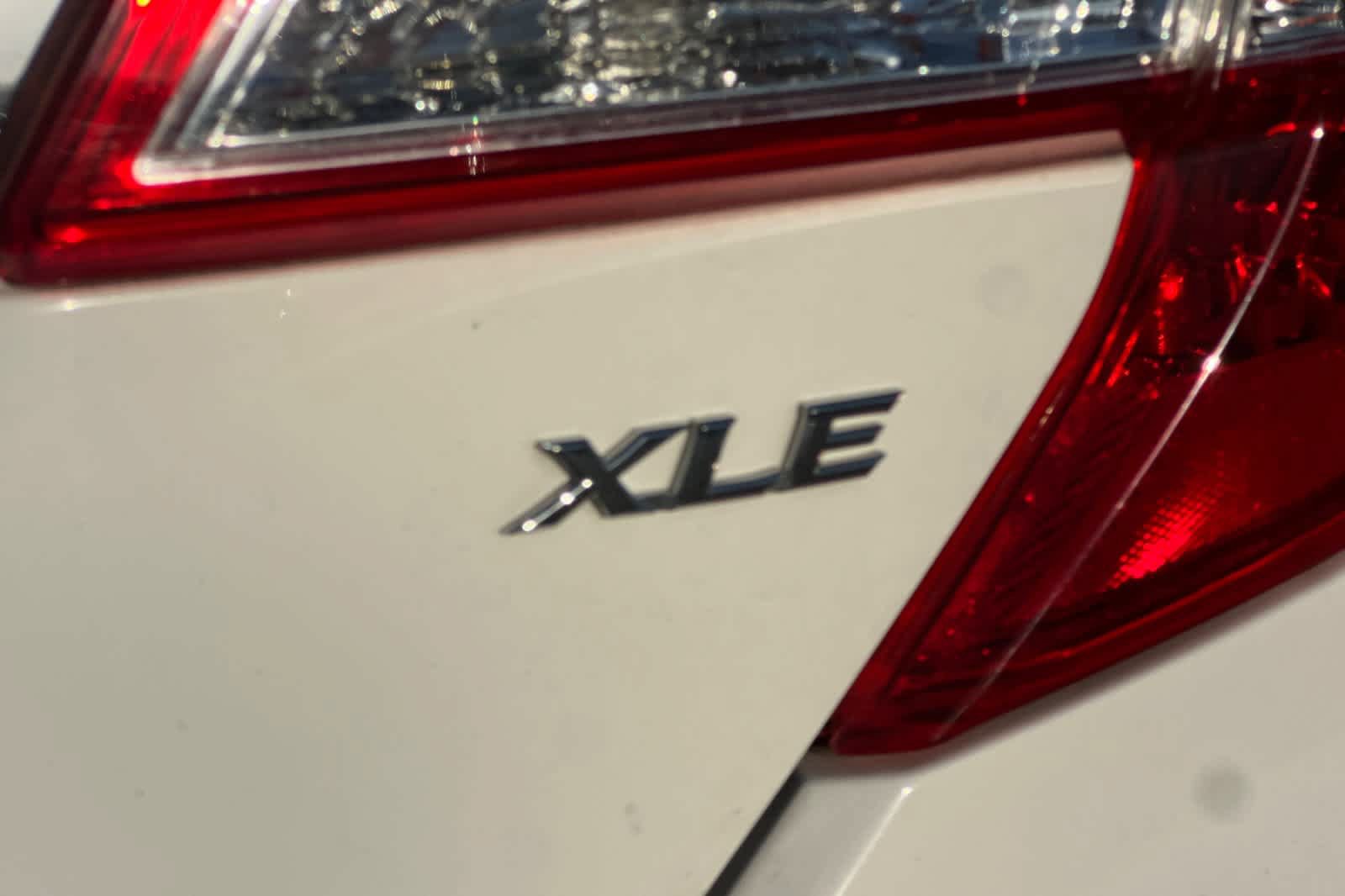 Used 2013 Toyota Camry XLE w/ Leather Pkg FWD image 24