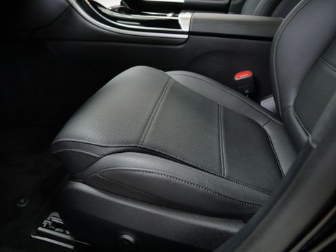 Certified 2026 Mercedes-Benz C 300 4MATIC Sedan image 18