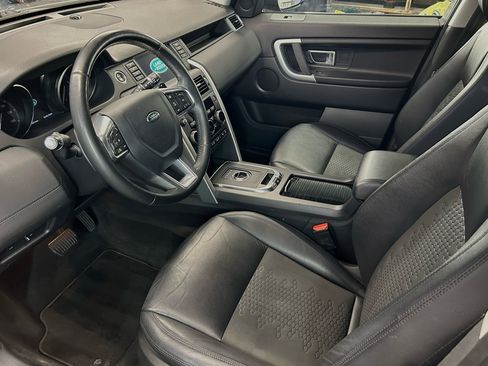 Used 2018 Land Rover Discovery Sport SE image 9