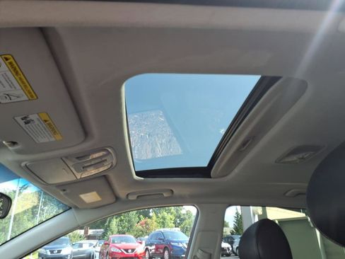 Used 2017 Kia Niro Touring image 11