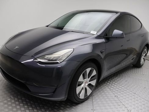 Used 2021 Tesla Model Y Long Range image 2