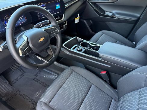 Used 2026 Chevrolet Equinox LT w/ Safety and Technology Package FWD image 5