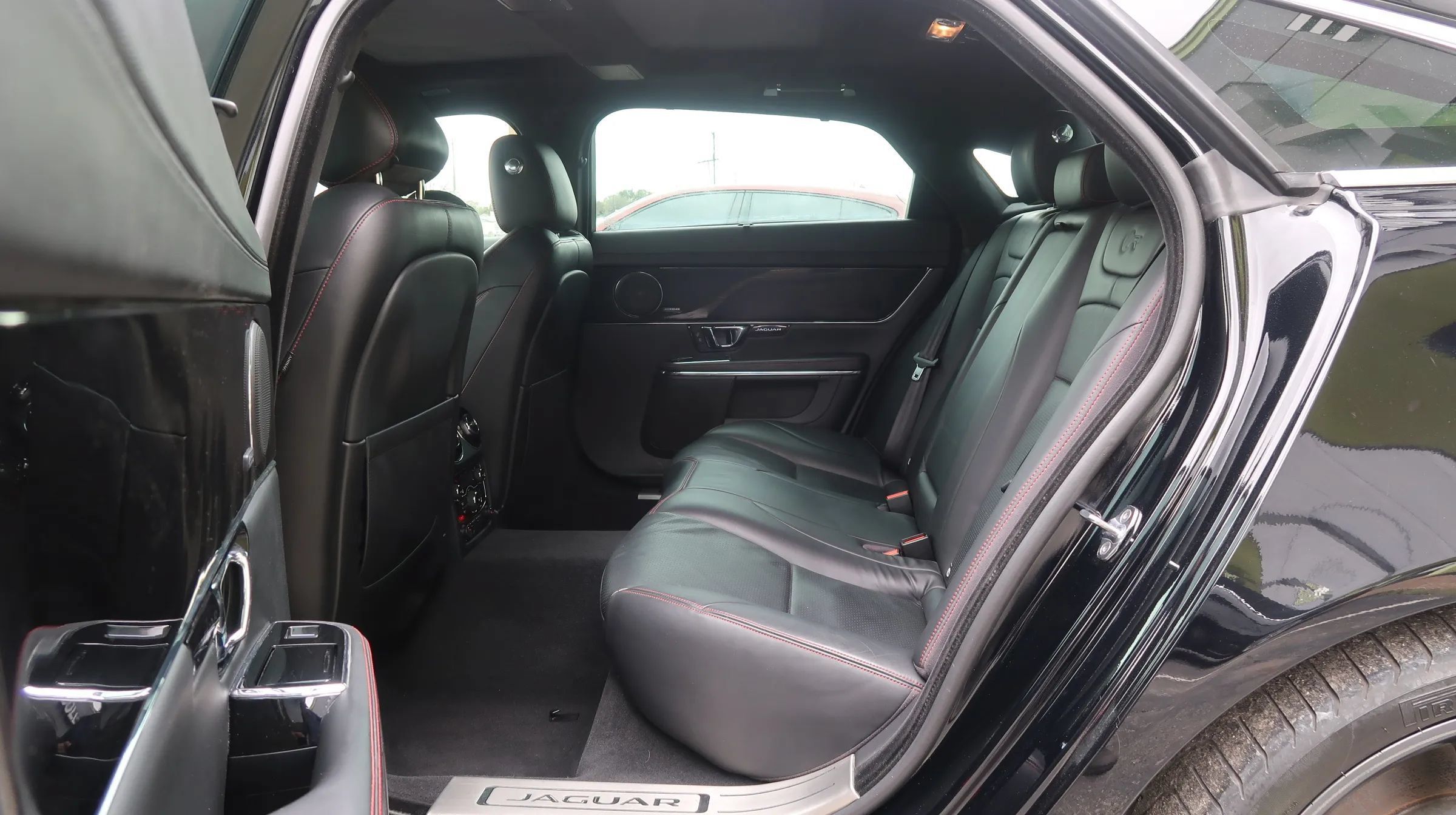 Used 2014 Jaguar XJ R LWB RWD image 18
