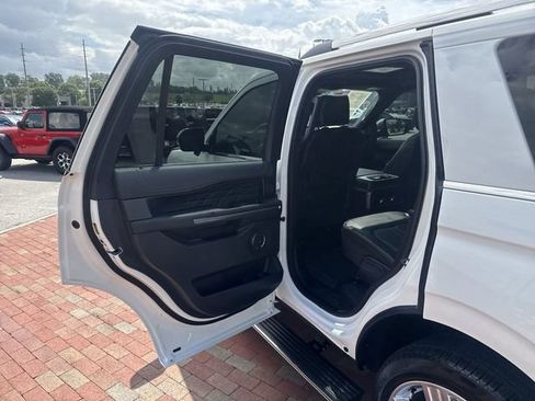 Used 2024 Ford Expedition Platinum AWD/4WD image 27