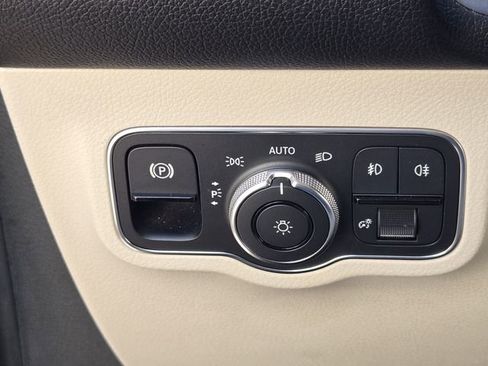 Used 2022 Mercedes-Benz GLB 250 image 28