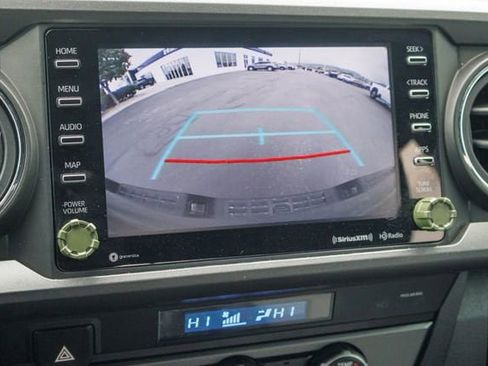 Used 2021 Toyota Tacoma TRD Off-Road w/ Technology Package AWD/4WD image 9