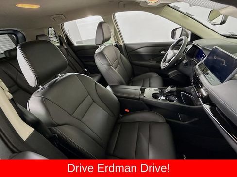 Used 2025 Nissan Rogue SL FWD image 24