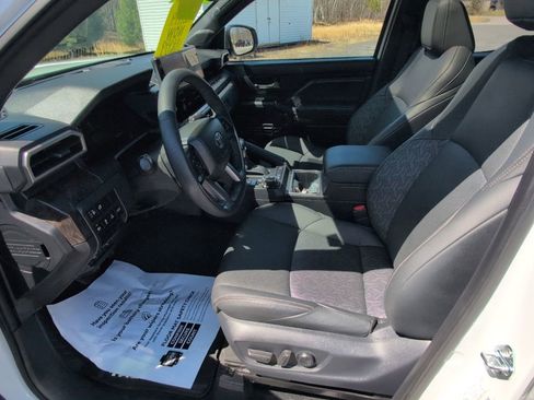 Certified 2025 Toyota Tacoma Limited AWD/4WD image 18