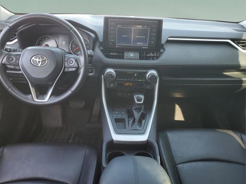 Used 2021 Toyota RAV4 XLE Premium image 12