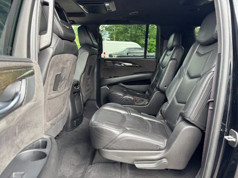 Used 2017 Cadillac Escalade ESV Platinum AWD/4WD image 16