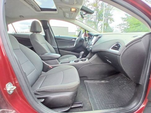 Certified 2018 Chevrolet Cruze LT w/ Sun And Sound Package FWD image 22