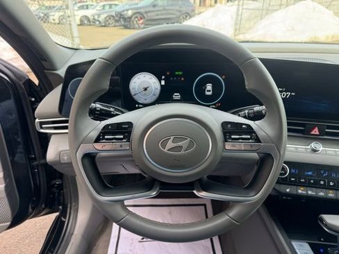 Used 2024 Hyundai Elantra SEL w/ Convenience Package image 19