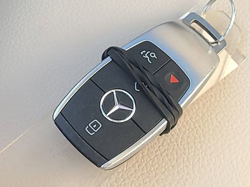 Used 2022 Mercedes-Benz GLB 250 image 35