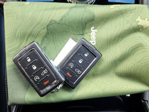 Used 2022 Jeep Grand Cherokee L Overland w/ Luxury Tech Group IV image 35