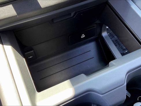 New 2025 Land Rover Defender 110 X-Dynamic SE image 21