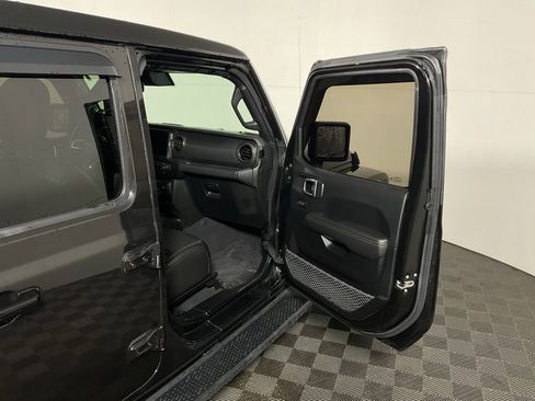 Used 2021 Jeep Wrangler Unlimited Sahara image 34