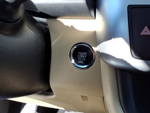 Used 2016 Toyota Highlander Limited image 26