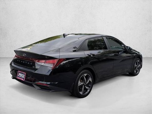 Used 2023 Hyundai Elantra SEL w/ Convenience Package FWD image 5
