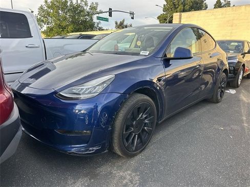 Used 2022 Tesla Model Y Long Range image 2