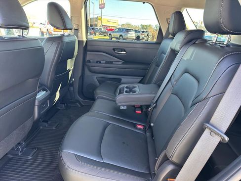 Used 2023 Nissan Pathfinder SL w/ Black Appearance Package image 13
