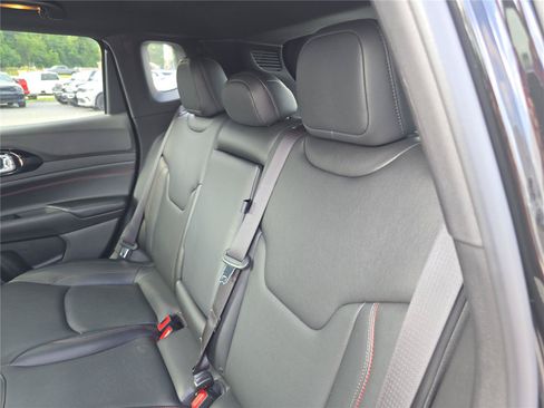 Used 2025 Jeep Compass Trailhawk w/ Trailhawk Elite Group AWD/4WD image 14