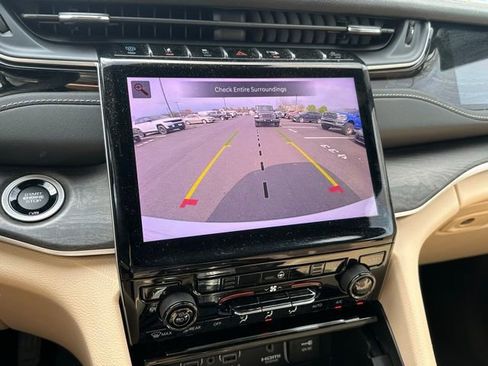 Used 2023 Jeep Grand Cherokee 4WD 4xe image 28