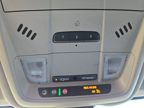 Used 2024 GMC Terrain SLT image 20