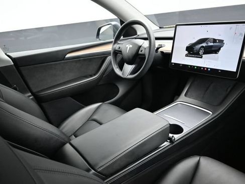 Used 2023 Tesla Model Y Long Range AWD/4WD image 17