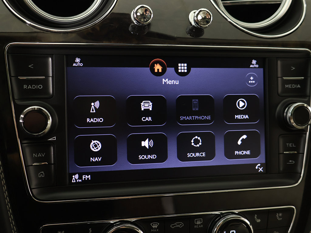 Used 2020 Bentley Bentayga Plug-In Hybrid AWD/4WD image 56