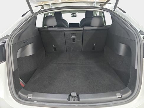Used 2022 Tesla Model Y Long Range image 28