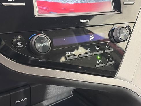 Used 2020 Toyota Camry SE w/ Carpet Mat Package FWD image 21