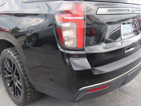 Used 2021 Chevrolet Tahoe Z71 w/ Z71 Off-Road Package AWD/4WD image 11