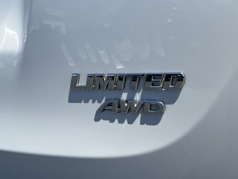 Used 2015 Toyota RAV4 Limited w/ Technology Package AWD/4WD image 10