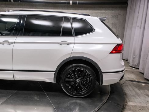 Used 2022 Volkswagen Tiguan SE R-Line FWD image 8