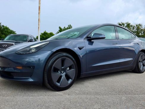 Used 2023 Tesla Model 3 Standard Range RWD image 5