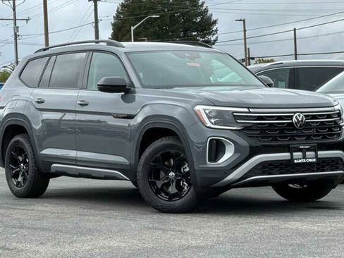 New 2026 Volkswagen Atlas Peak Edition AWD/4WD image 2