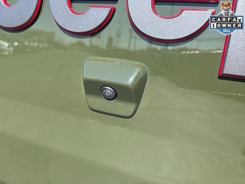 Used 2022 Jeep Gladiator Rubicon AWD/4WD image 9