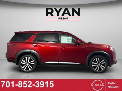 New 2025 Nissan Pathfinder Platinum image 4