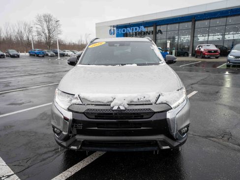 Used 2020 Mitsubishi Outlander LE image 2
