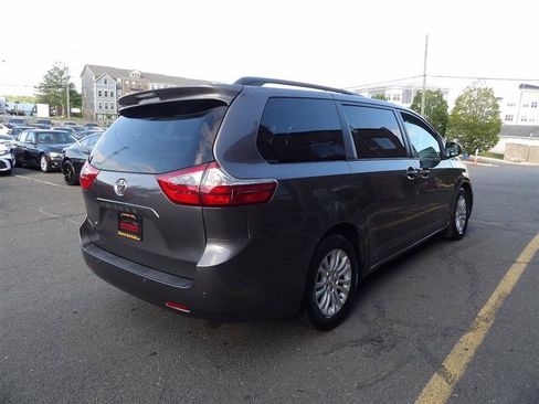 Used 2016 Toyota Sienna XLE w/ XLE Navigation Package FWD image 5